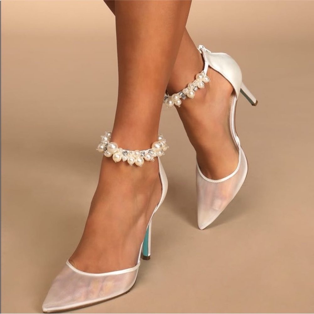 Betsy Johnson Mesh and Pearl Wedding Heels Ellah Pump with blue bottoms size 6.5